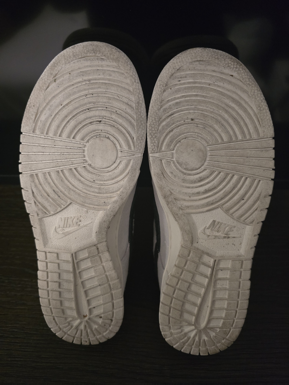 Nike Iridescent Low-Top Sneakers with Black Swoosh - Picture 9 of 9